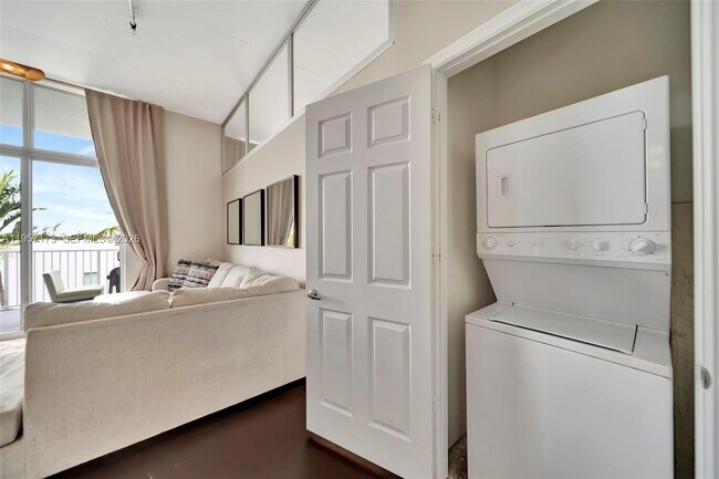 Foto del edificio - 2100 Van Buren St