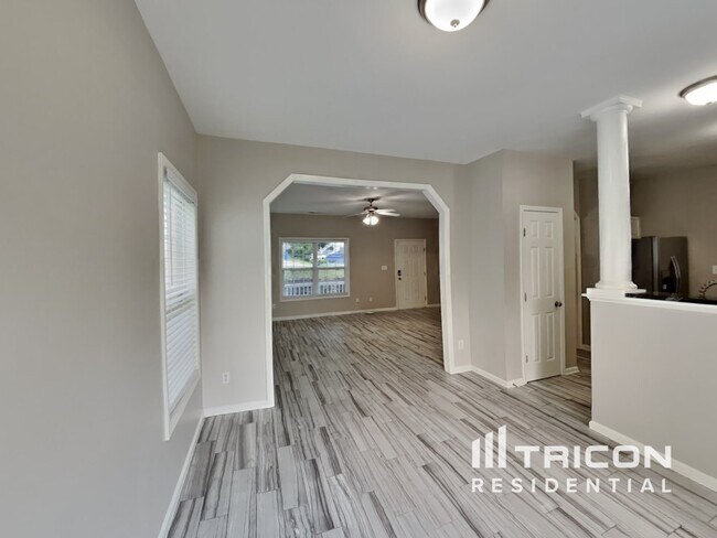Foto del edificio - 4104 Bay Rum Ln