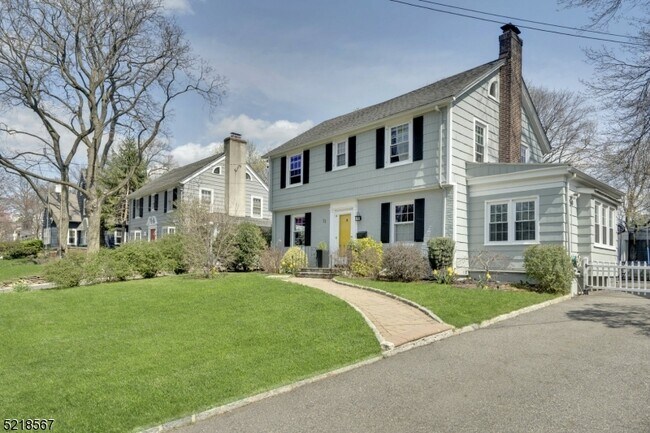 Building Photo - 21 College Ave