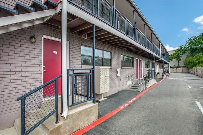 Building Photo - 4710 Munger Ave