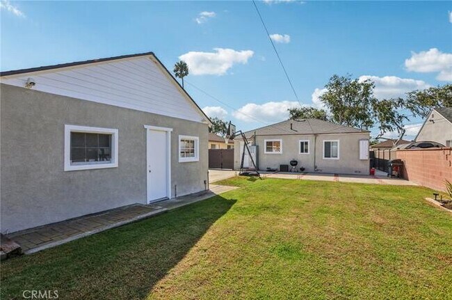 Foto del edificio - 15522 Faysmith Ave