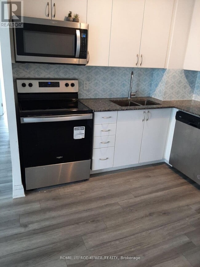 Building Photo - 3220 Sheppard Ave E