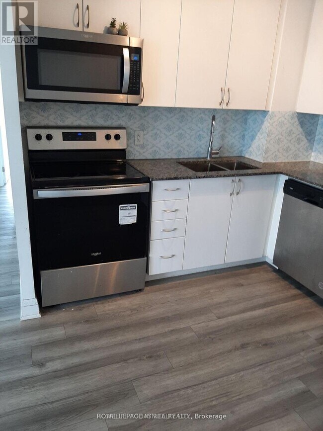 Photo du bâtiment - 3220 Sheppard Ave E