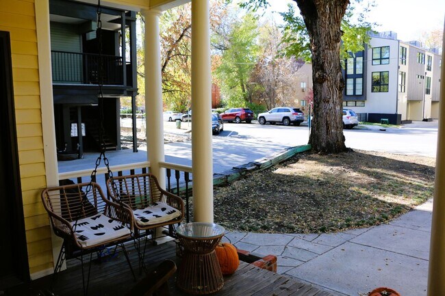 Foto del edificio - Spacious 4 bedroom Historic House - Available for Fall 2026-2027!