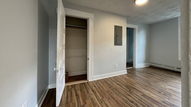 Building Photo - 17 W Chestnut St