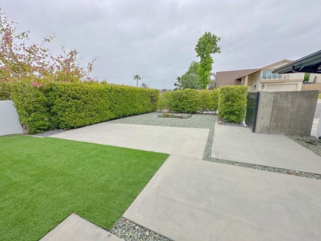 Building Photo - 25761 Serenata Dr