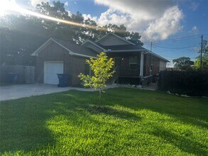 Building Photo - 3134 Babin Dr