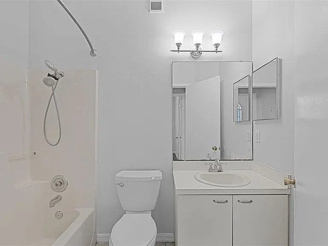 Building Photo - 160 Reserve Cir