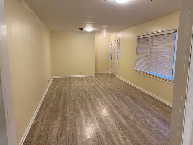 Foto del edificio - 374 E Monroe Ave