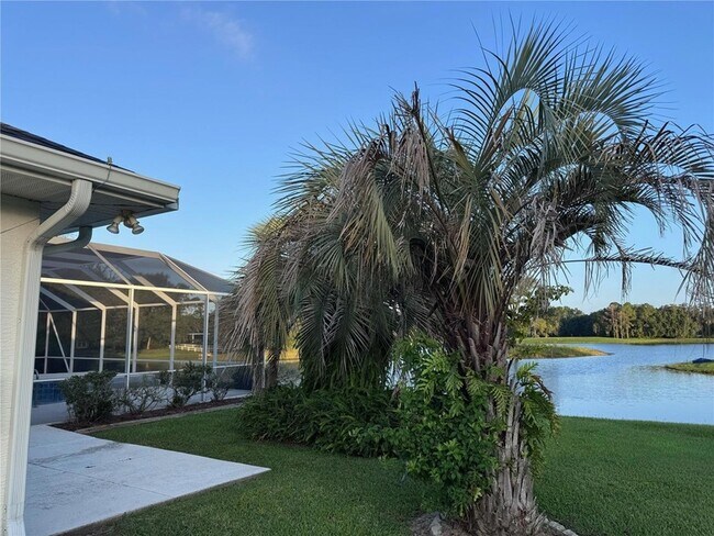 Foto del edificio - 341 Lake Dr