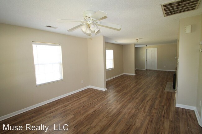 Building Photo - 2 br, 1 bath House - 305 Orr Drive