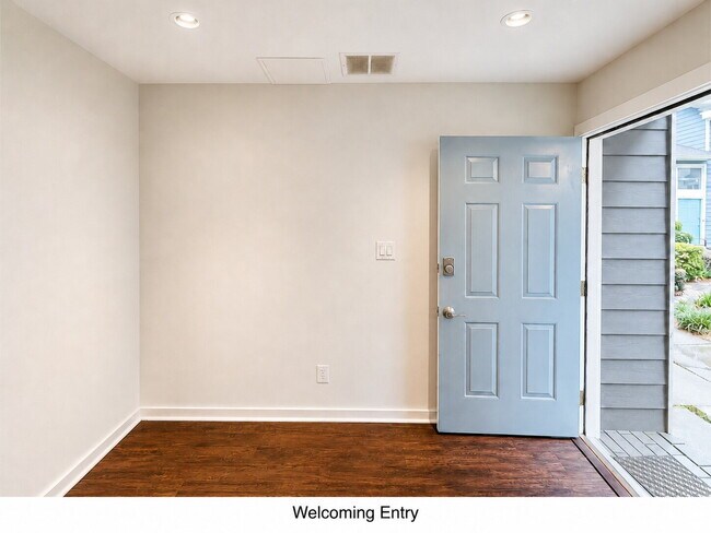 Foto del edificio - Rare Virginia Highland Loft-Style Retreat with Private Patio, Off-Street Parking, and Serious Cha...