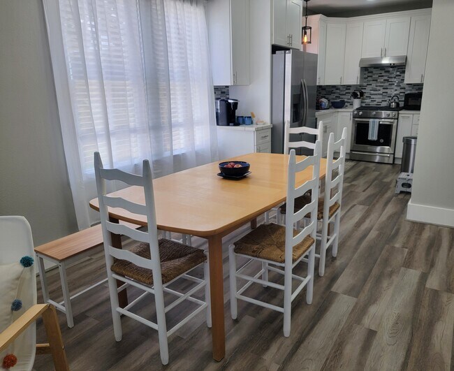 Comedor - 2414 44th St