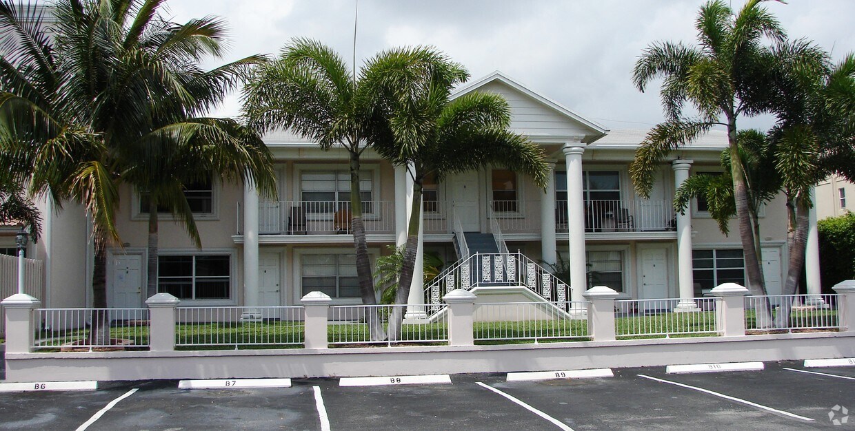 Foto principal - 4521 NE 21st Ave
