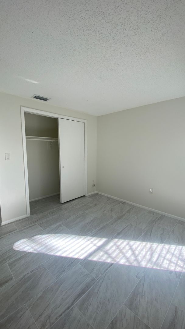 Building Photo - Spacious 3BR/2BA Duplex – Only 1st Month &...