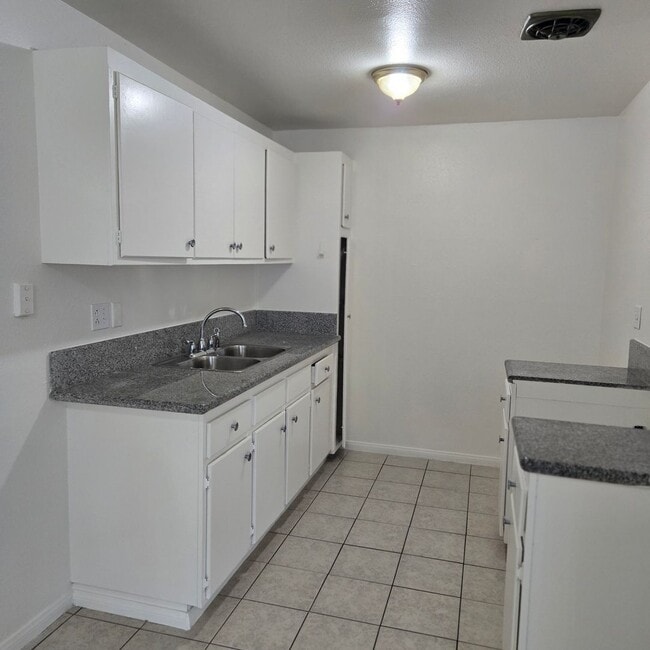 Foto del edificio - 4497 Bonnie Brae St