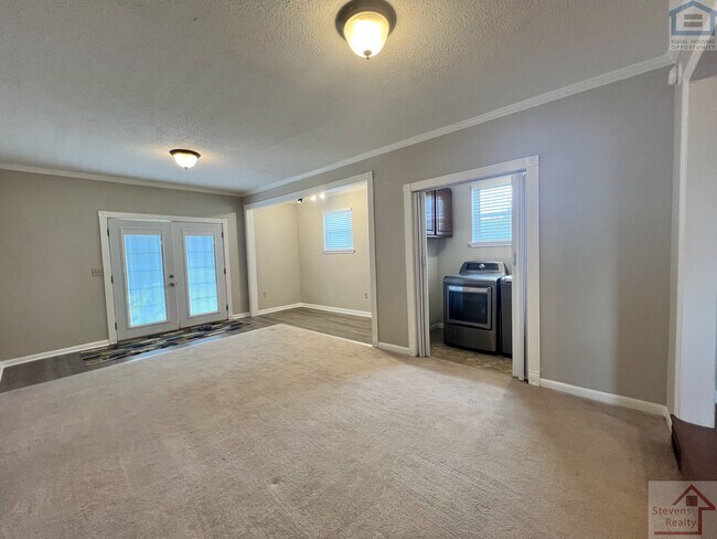 Foto del edificio - 8501 Maplewood Trail