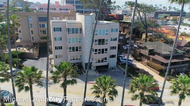 Foto del edificio - 2 br, 2 bath House - 1039 Coast Blvd Unit A