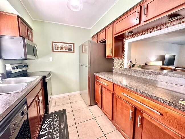 Building Photo - Simple & comfortable 2Beds/1Bath condo-liv...