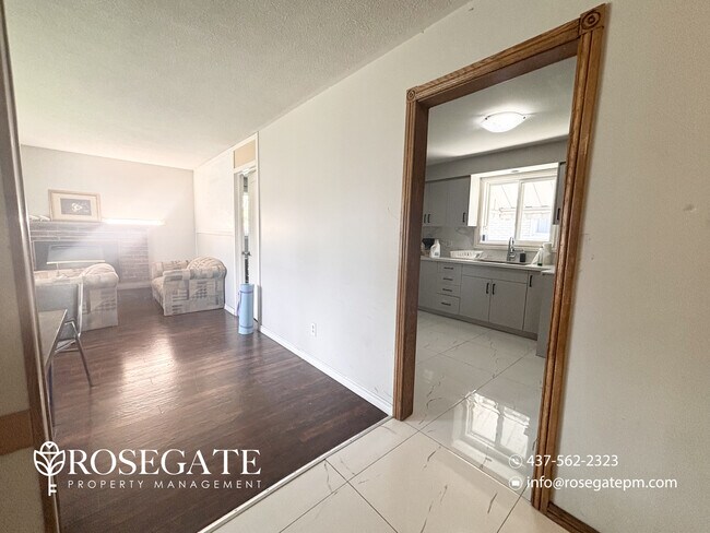 Photo du bâtiment - Spacious 3+Den Main Level Apartment with Parking – Flat Utilities – Barrie