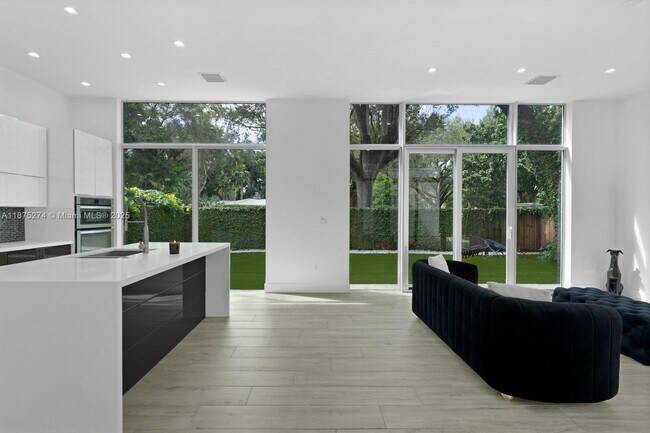 Foto del edificio - 5720 SW 24th St
