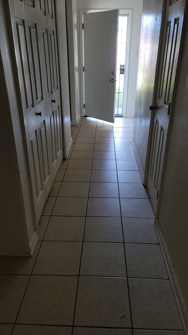 Building Photo - 2 Bedroom, 2.5 Bath Townhouse