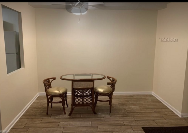 Foto del edificio - 16101 Maple Park Dr