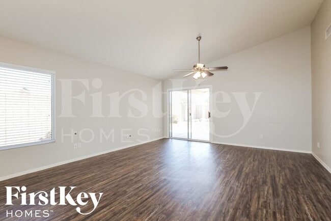Building Photo - 2309 E Siesta Ln