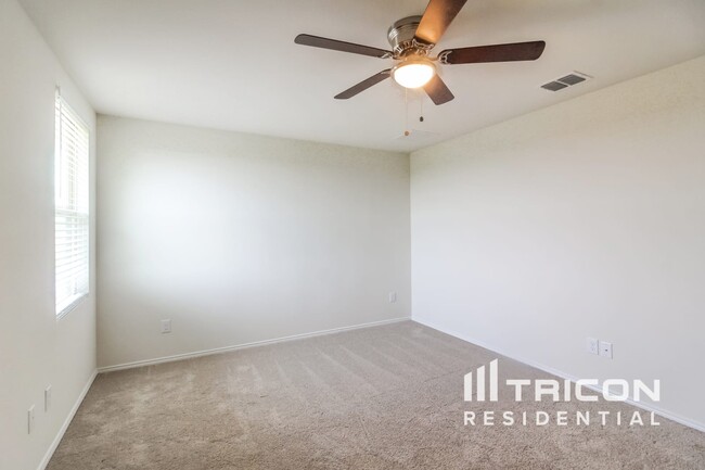 Foto del edificio - 5697 McClelland St