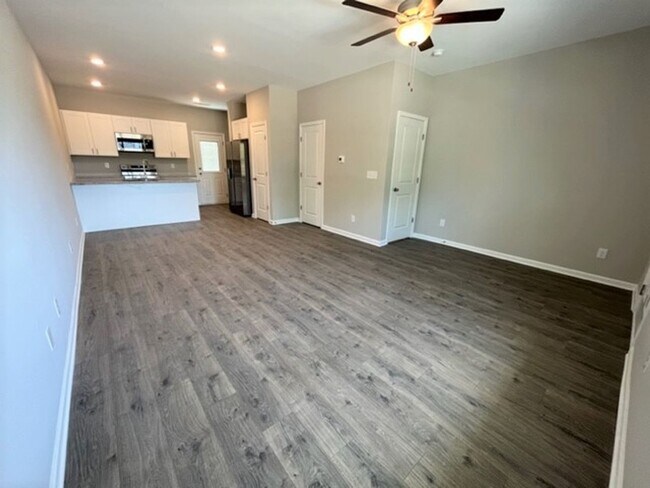 Foto del edificio - Brand New Townhome