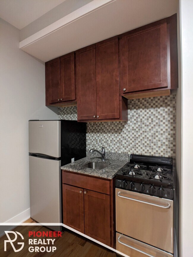 Foto del edificio - 4542 N Damen Ave