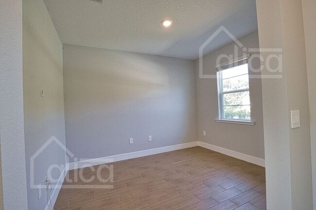 Building Photo - 1610 Rada Ln