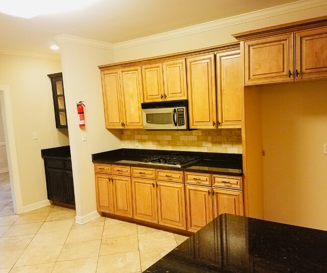 Building Photo - 950 W Surrey Oaks Cove