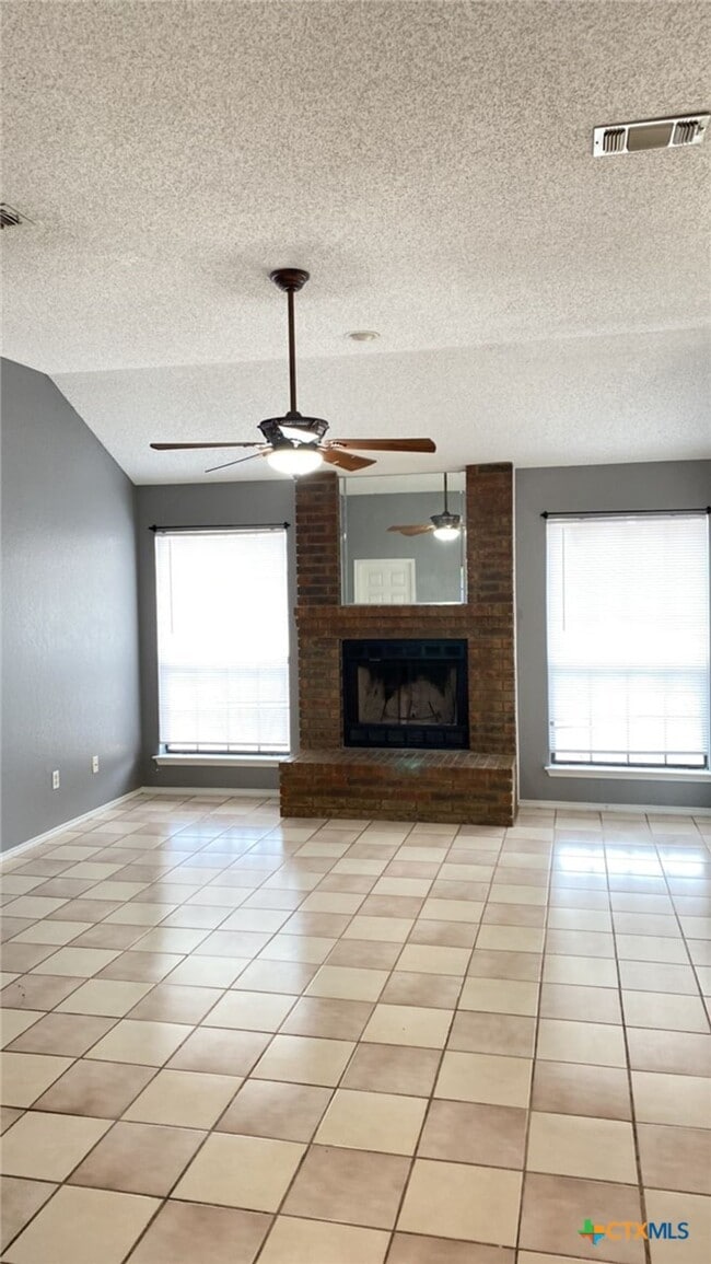 Building Photo - 2006 Sundown Dr