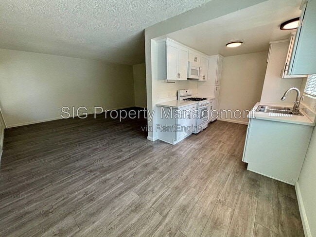 Photo - 1126 East Doran Street Apartment