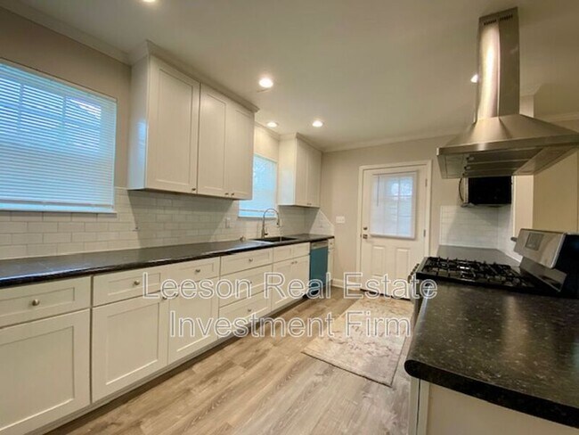 Foto del edificio - 2721 Fairfield Ave