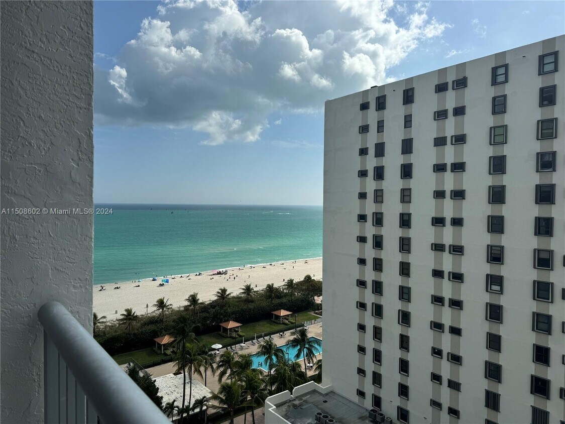 Primary Photo - 2655 Collins Ave