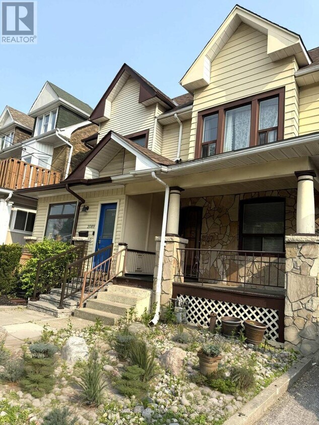 Photo principale - 2087 Gerrard St E