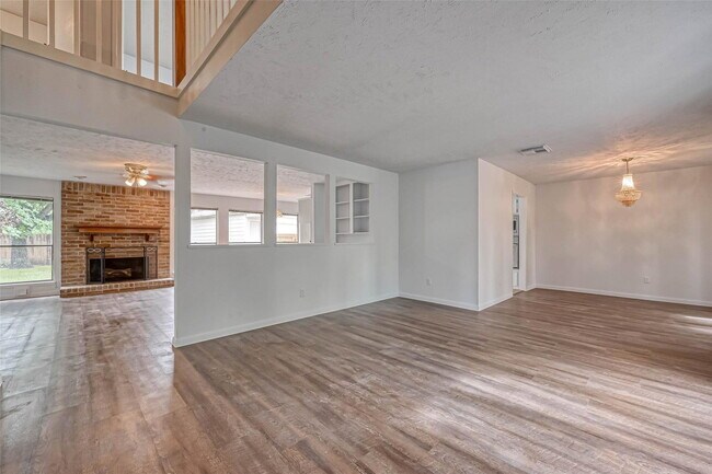 Foto del edificio - Pecan Ridge Drive, Sugar Land, TX 77479 - 4 BR 2 BA single-family home