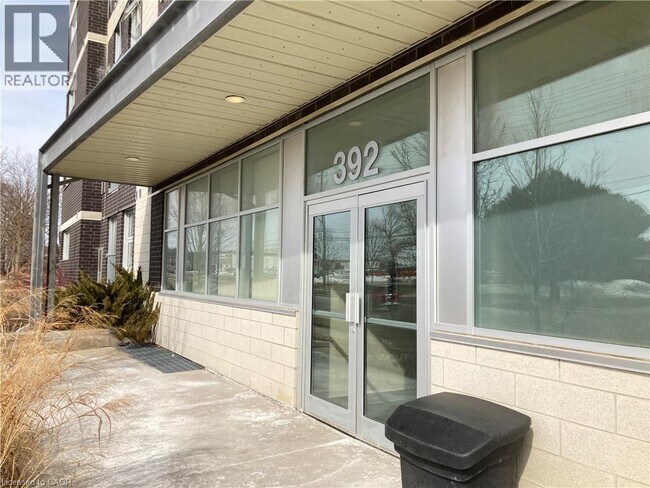 Building Photo - 392 Albert St