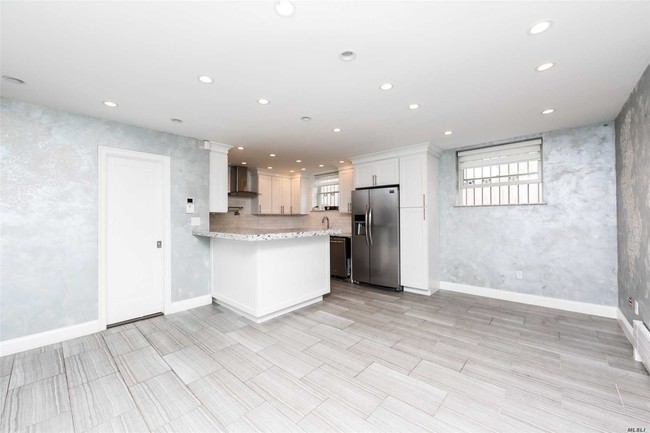 Foto del edificio - 61-28 169th St