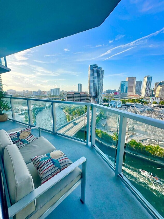 Foto principal - 185 SW 7th St