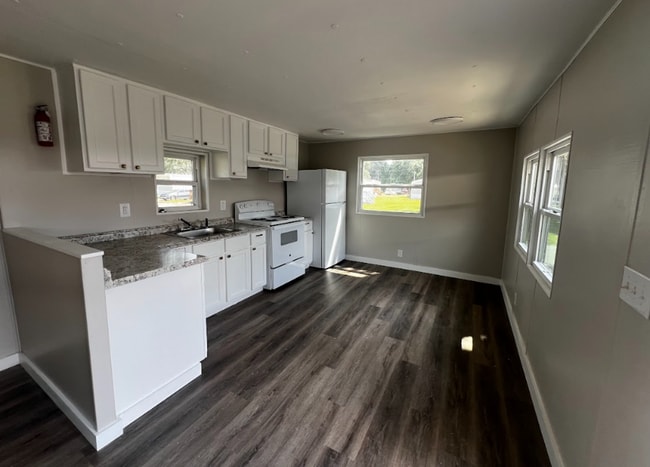 Building Photo - Welcome Home to Silver Lake