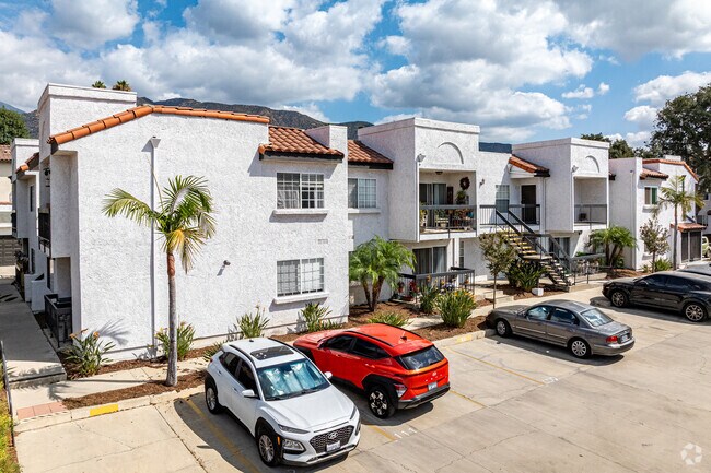 Alternar - Huntington Oaks Village 55+ Senior Community