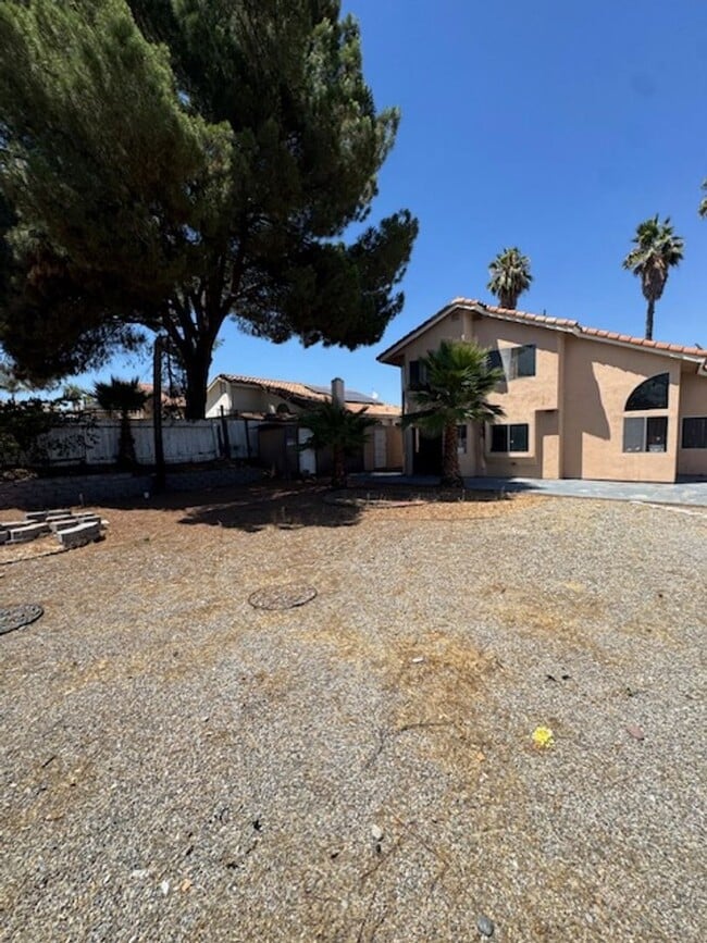 Building Photo - Home in the heart of Lake Elsinore