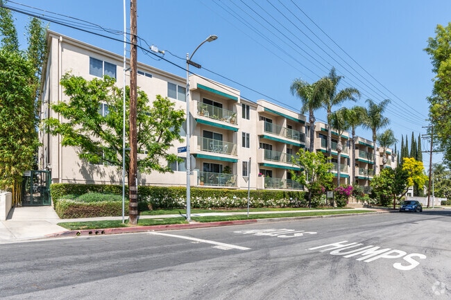 Country Club Condominiums