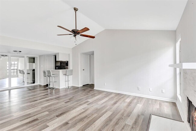 Building Photo - 14911 Wunderlich Dr