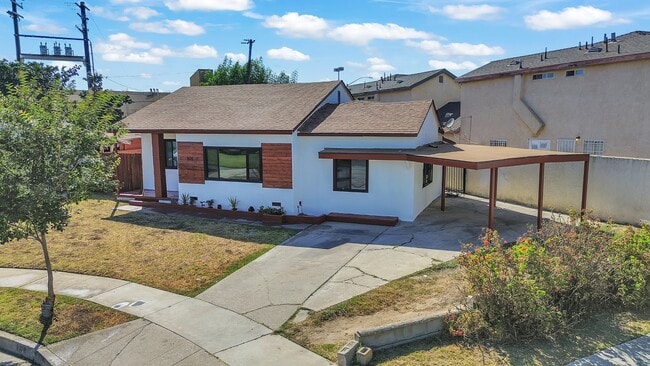 Building Photo - 905 N Albertson Ave