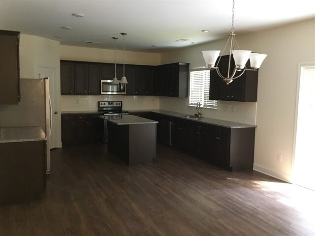 Building Photo - 2910 Phillips Fairway Drive