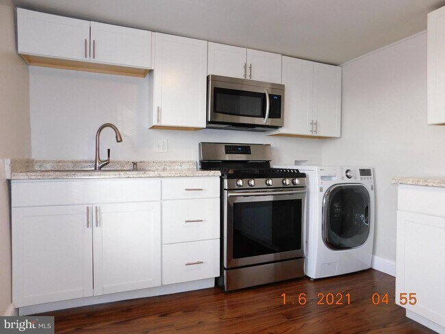 Foto del edificio - 898 Hilltop Dr